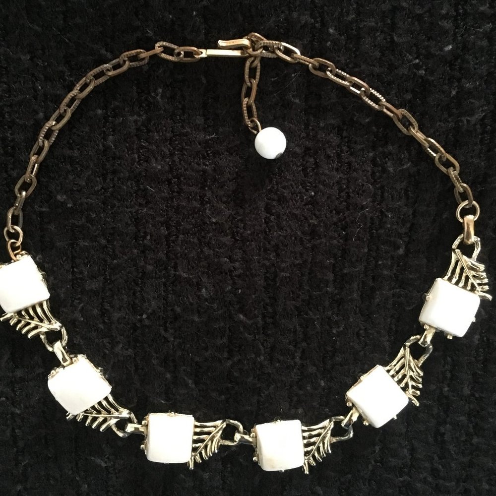 RetroStyled 60's choker.